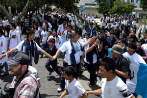 Guatemala: A human chain for peace