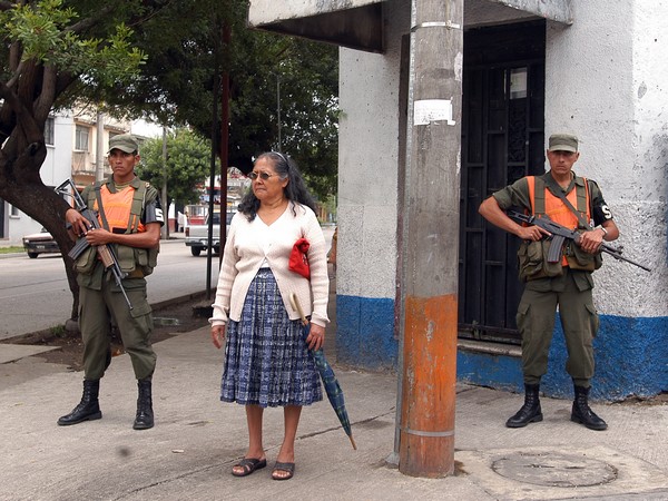 guatemala-woman-military